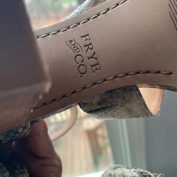 Frye and Co. Women’s Bryn Stitch Sandal Heeled Snake Print SZ 9 3”heel - Picture 3 of 9